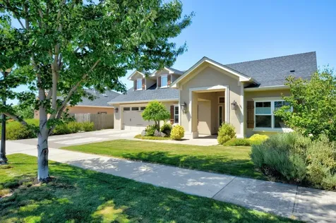 3767 Sunleaf Avenue Medford OR 97504