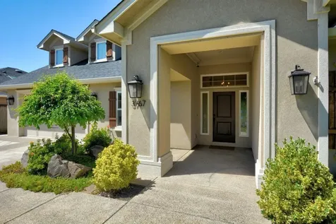 3767 Sunleaf Avenue Medford OR 97504