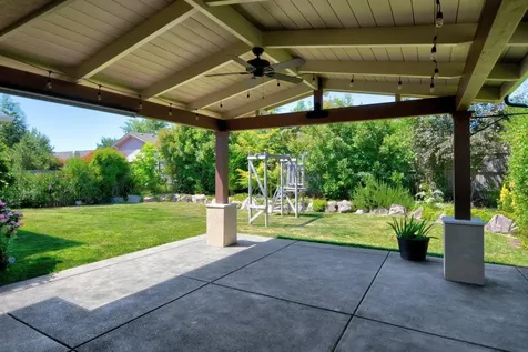 3767 Sunleaf Avenue Medford OR 97504