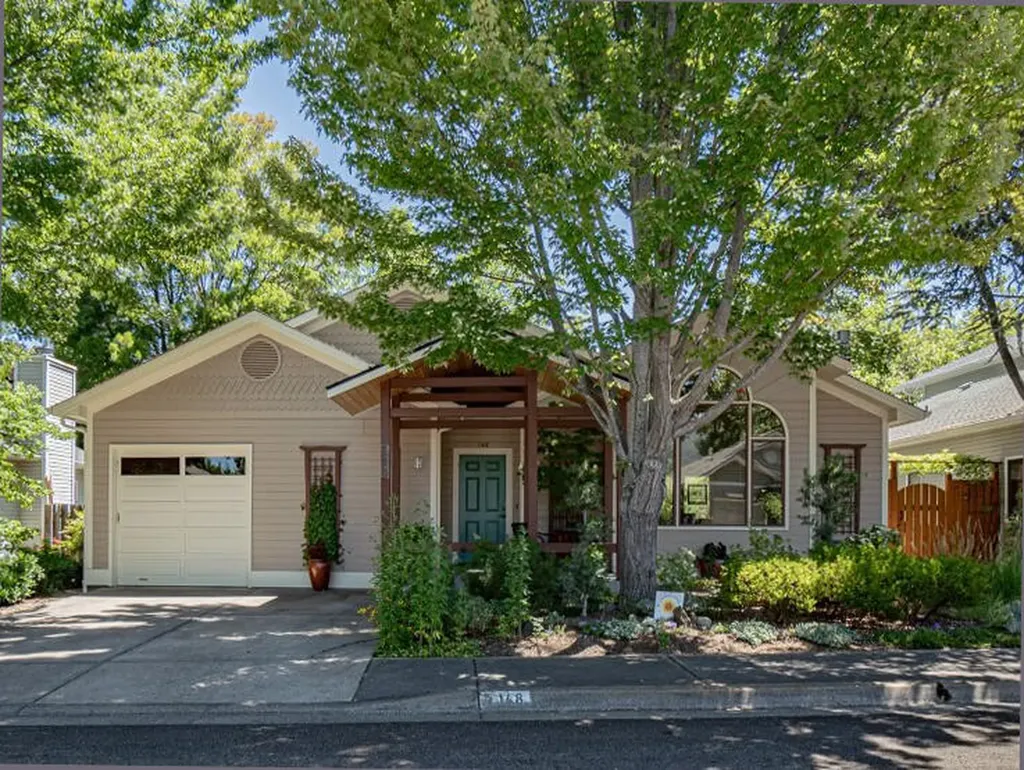 148 N Wightman Street Ashland OR 97520