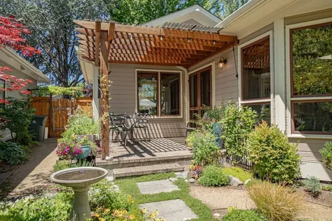 148 N Wightman Street Ashland OR 97520