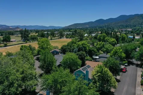 148 N Wightman Street Ashland OR 97520