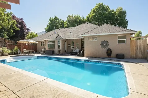 2909 Farmington Avenue Medford OR 97504
