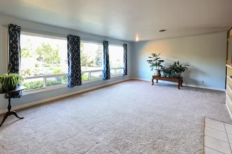 1901 Stratford Avenue Medford OR 97504