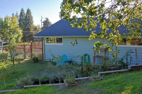 1901 Stratford Avenue Medford OR 97504