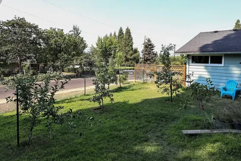 1901 Stratford Avenue Medford OR 97504
