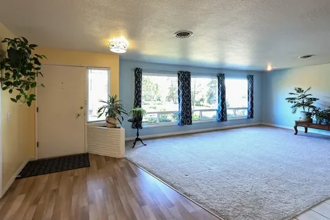 1901 Stratford Avenue Medford OR 97504