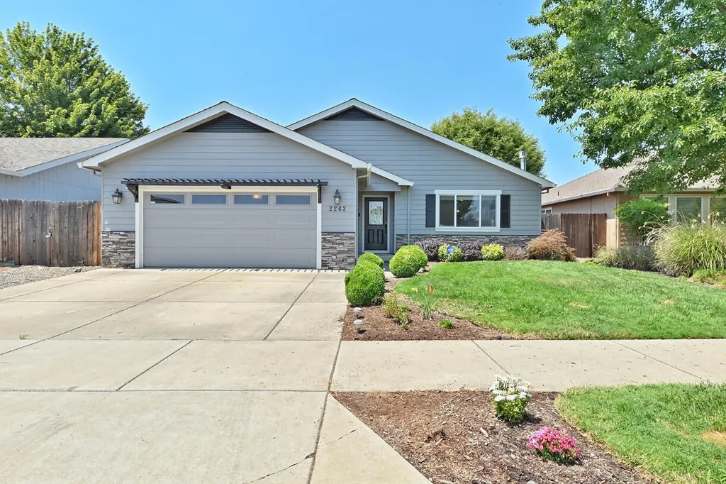 2243 Manchester Drive Medford OR 97501