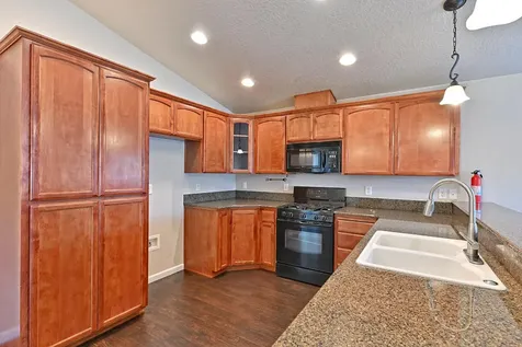 2243 Manchester Drive Medford OR 97501