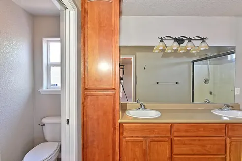 2243 Manchester Drive Medford OR 97501