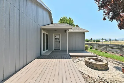 2243 Manchester Drive Medford OR 97501