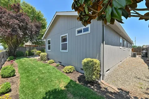 2243 Manchester Drive Medford OR 97501