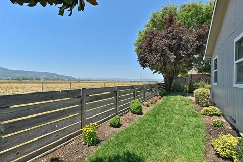 2243 Manchester Drive Medford OR 97501