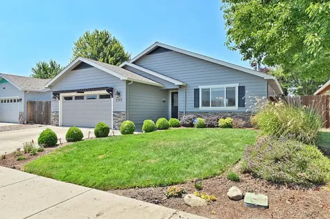 2243 Manchester Drive Medford OR 97501
