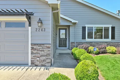 2243 Manchester Drive Medford OR 97501