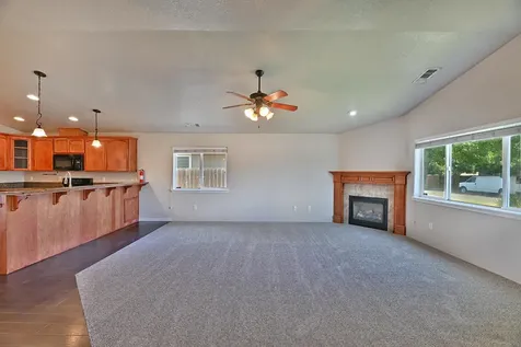 2243 Manchester Drive Medford OR 97501