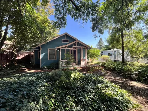 390 W Park Street Grants Pass OR 97527
