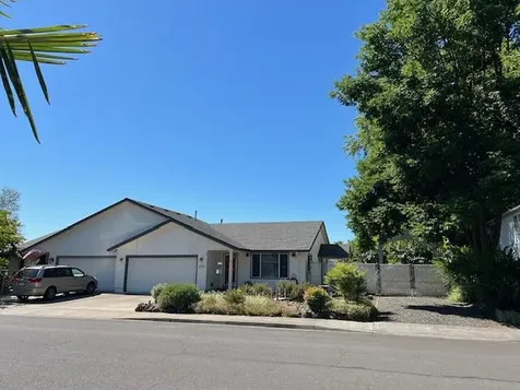 870 Columbine Way Central Point OR 97502