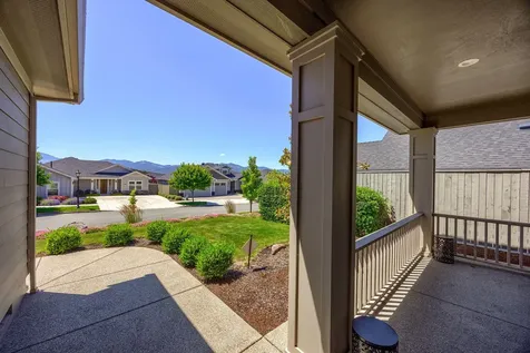 3969 Sunleaf Avenue Medford OR 97504