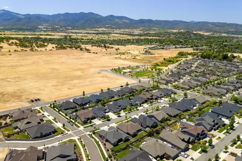 3969 Sunleaf Avenue Medford OR 97504