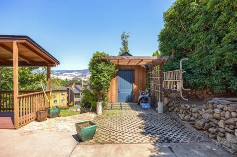 650 Monroe Street Ashland OR 97520