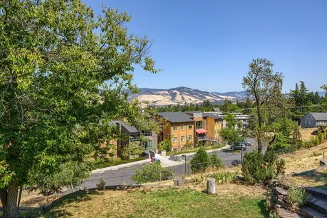 650 Monroe Street Ashland OR 97520
