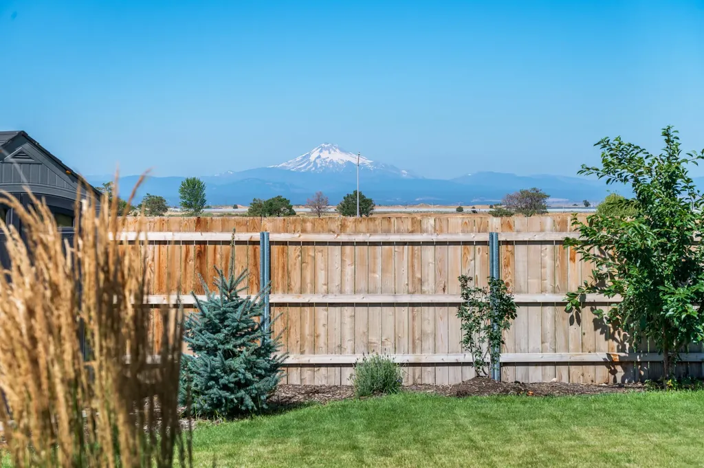 1242 NW Golf Course Drive Madras OR 97741