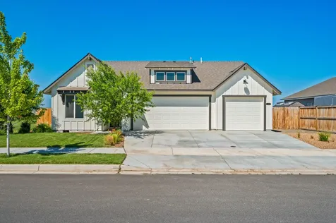 1242 NW Golf Course Drive Madras OR 97741