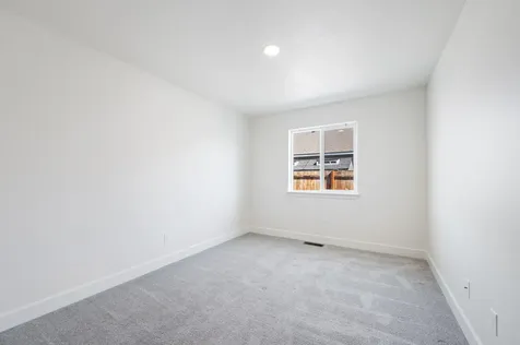 1242 NW Golf Course Drive Madras OR 97741
