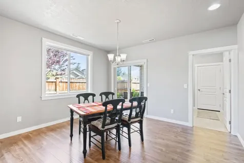 664 N Trinity Way Sisters OR 97759