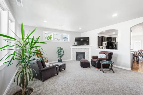 664 N Trinity Way Sisters OR 97759
