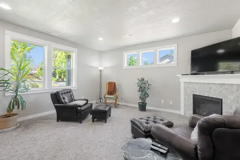 664 N Trinity Way Sisters OR 97759