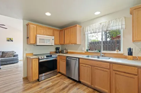 2340 NW Dogwood Avenue Redmond OR 97756