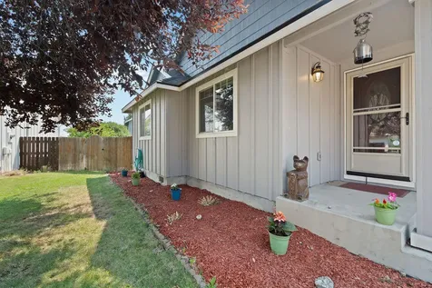 2340 NW Dogwood Avenue Redmond OR 97756