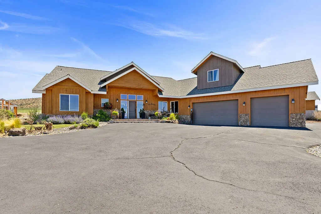 15997 SW Aquatic View Lane Powell Butte OR 97753