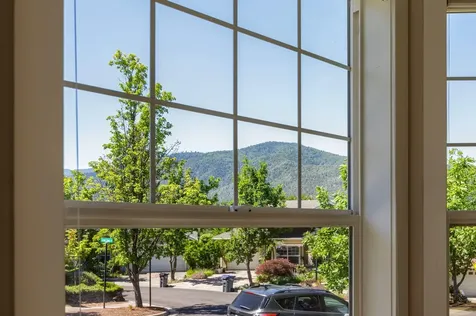 803 Plum Ridge Drive Ashland OR 97520