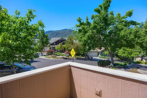 803 Plum Ridge Drive Ashland OR 97520
