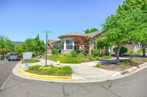 803 Plum Ridge Drive Ashland OR 97520