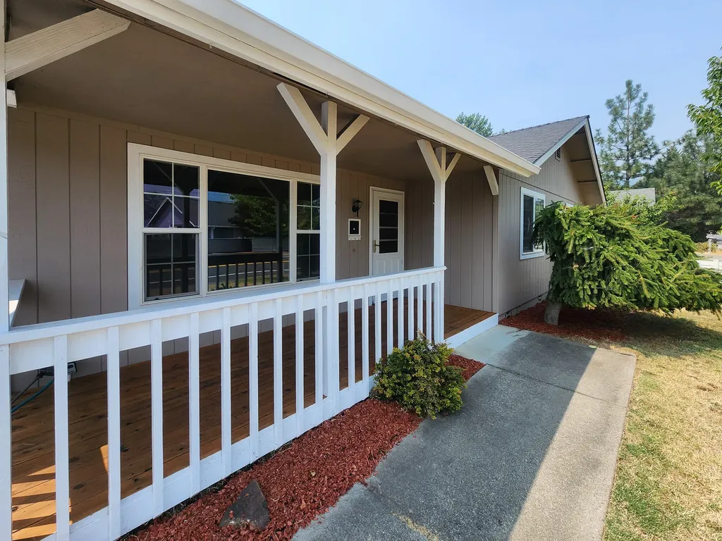 2208 NW Highland Avenue Grants Pass OR 97526