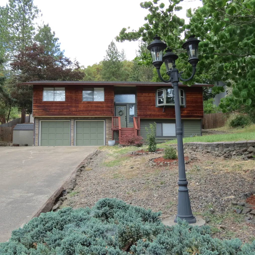 3128 NE Monterey Drive Roseburg OR 97470