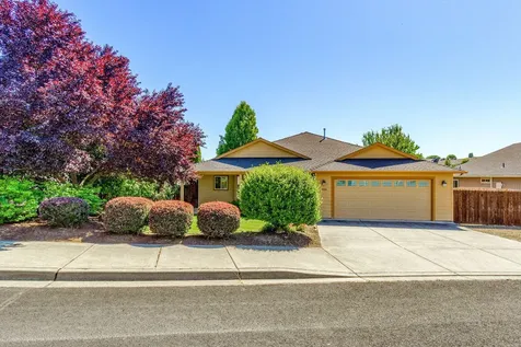 1156 Highlands Drive Eagle Point OR 97524