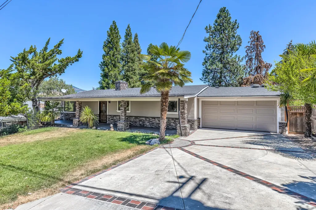 704 Elkader Street Ashland OR 97520
