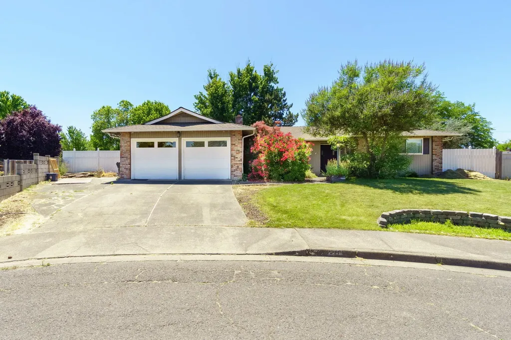 2201 Arctic Circle Medford OR 97504