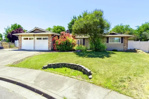 2201 Arctic Circle Medford OR 97504