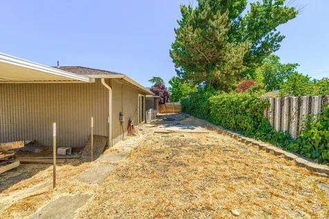 2201 Arctic Circle Medford OR 97504