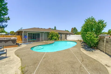 2201 Arctic Circle Medford OR 97504