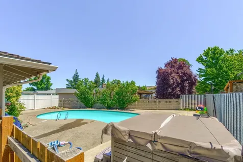 2201 Arctic Circle Medford OR 97504