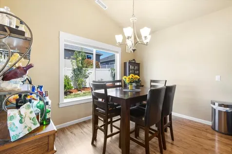 2001 Hondeleau Lane Medford OR 97504