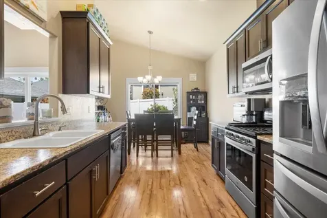 2001 Hondeleau Lane Medford OR 97504