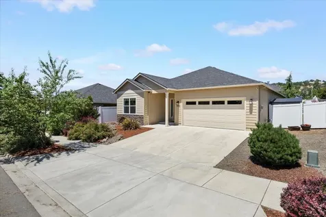 2001 Hondeleau Lane Medford OR 97504